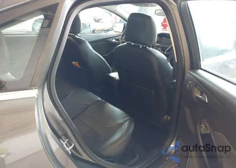 2015 Ford Focus Titanium из США, поврежденный, VIN 1FADP3J22FL260718